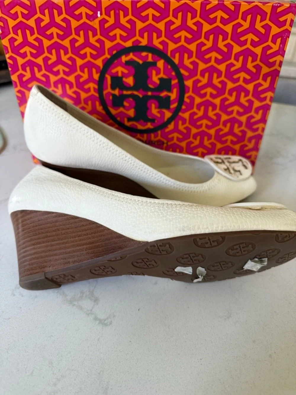 Tory Burch Ivory Textured Leather Wedge Pumps with Logo Medallion - Picture 2 of 6